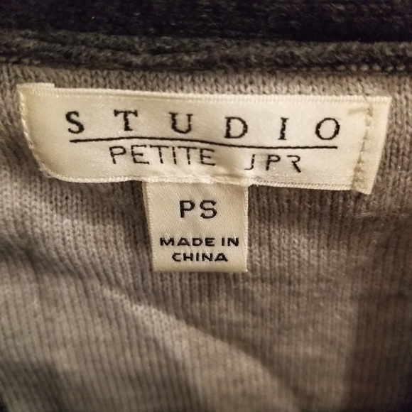 Studio petite sweater size ps - Picture 3 of 5